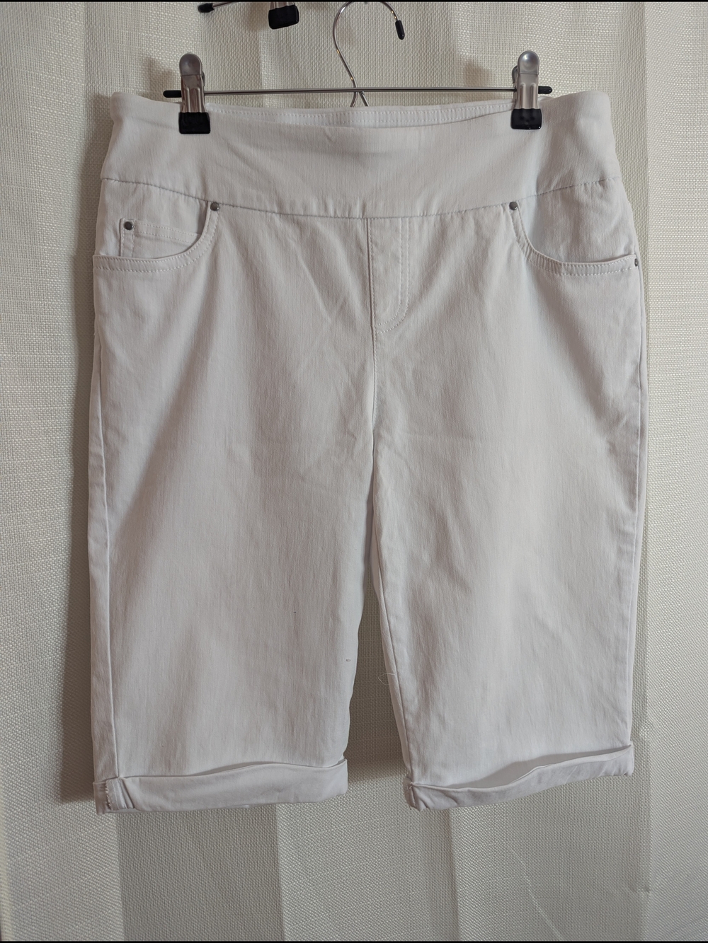 Counterparts White Pull-On Bermuda Shorts